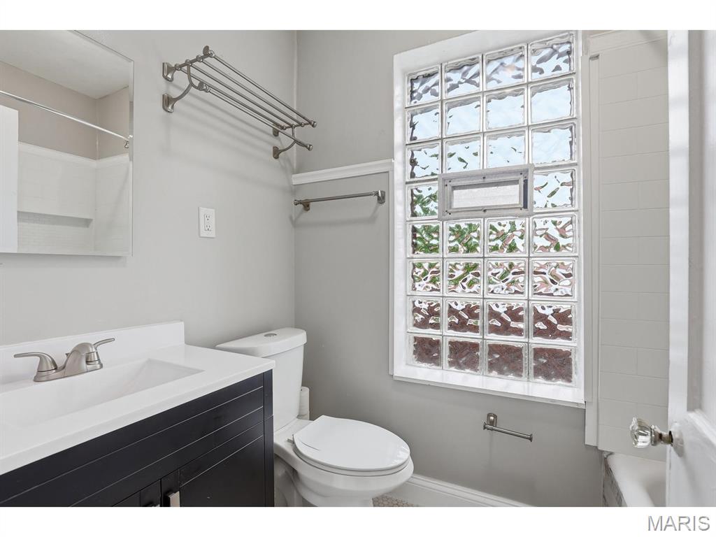 7012 Forsyth Boulevard Unit: 3W