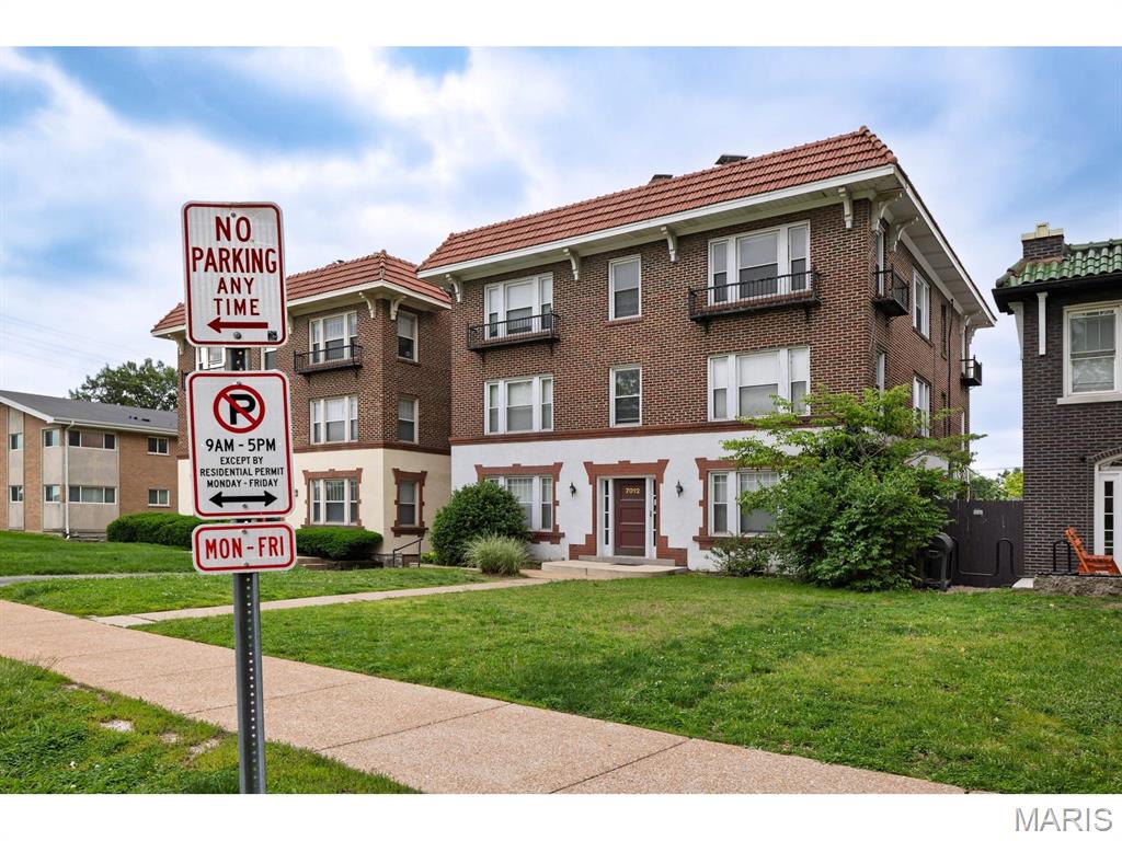 7012 Forsyth Boulevard Unit: 3W