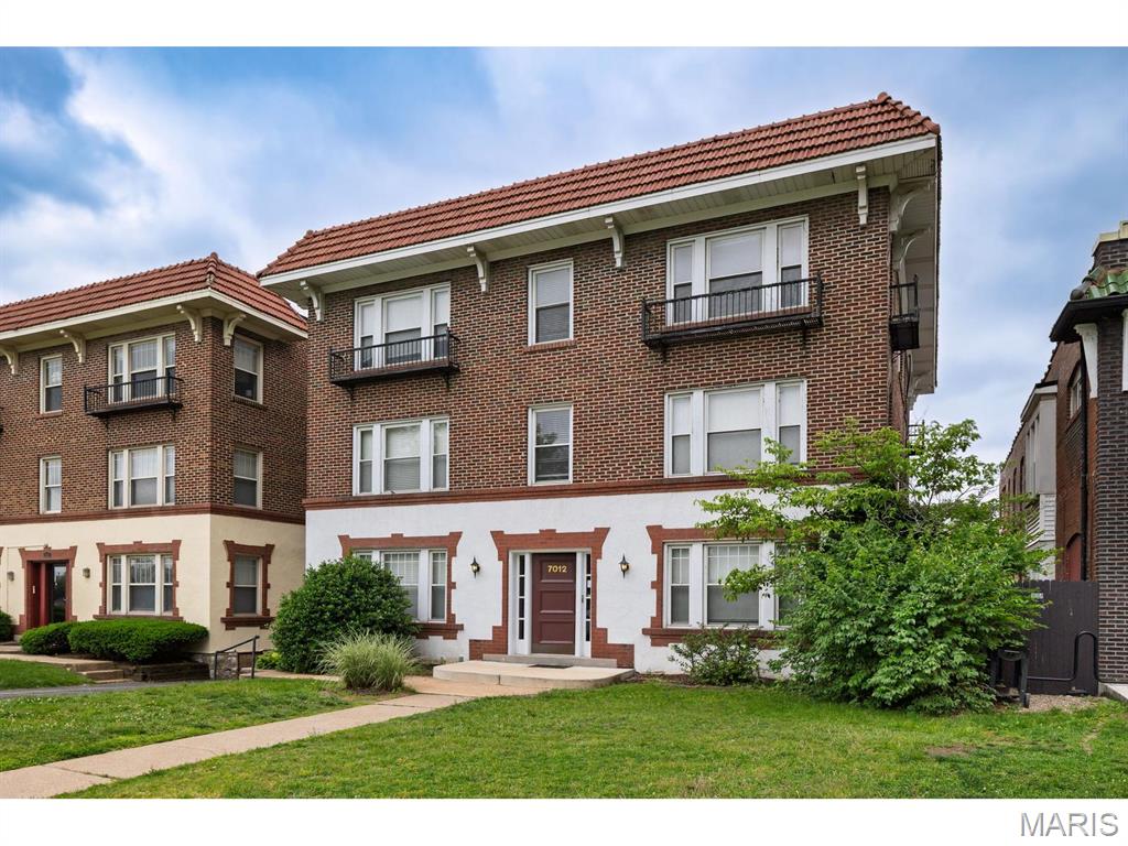 7012 Forsyth Boulevard Unit: 3W