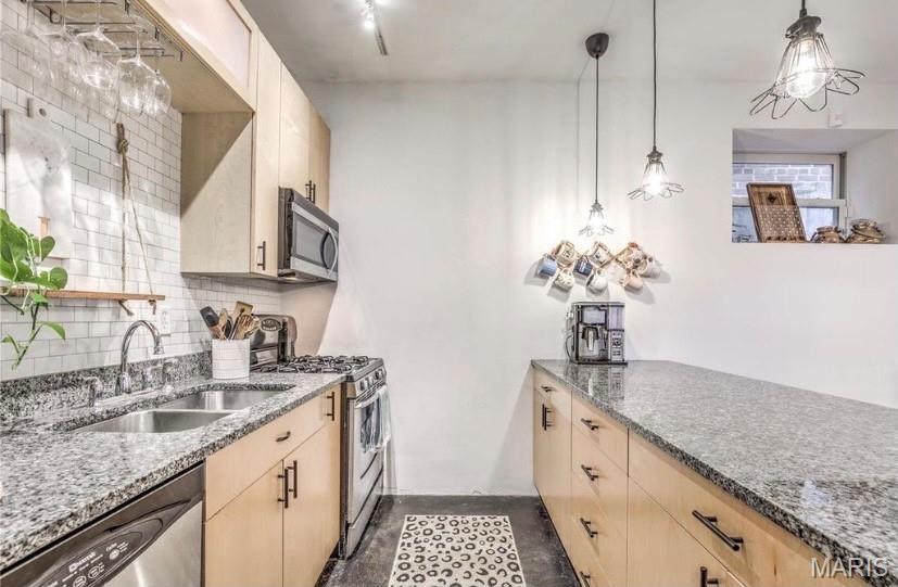 2401 S 12th Street Unit: 206