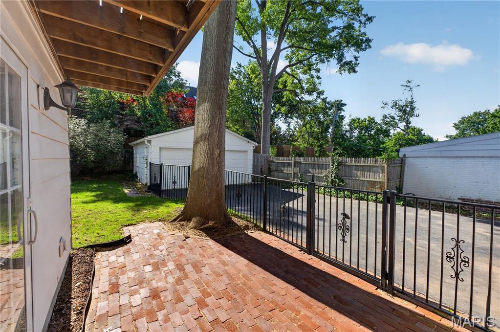 8514 Colonial Lane