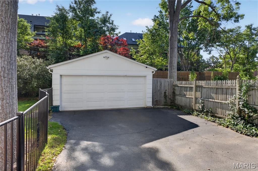 8514 Colonial Lane