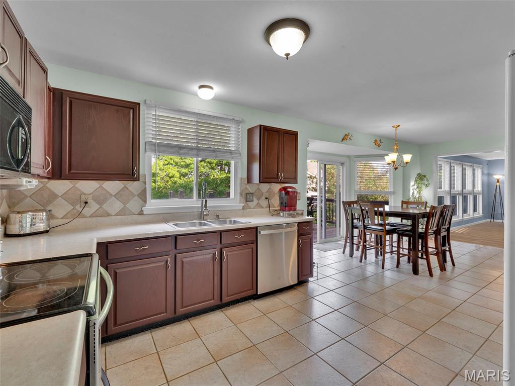 6915 Fieldstone Farms Drive