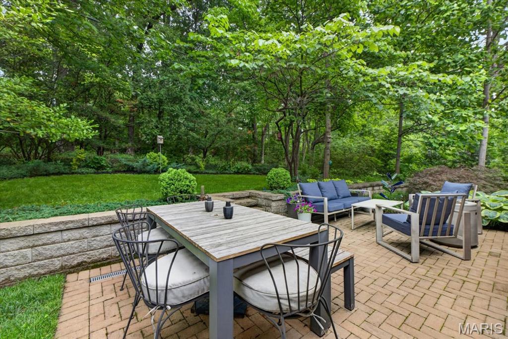 2316 Divot Drive