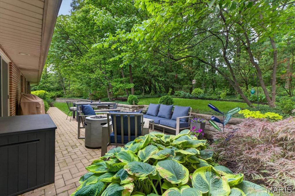 2316 Divot Drive
