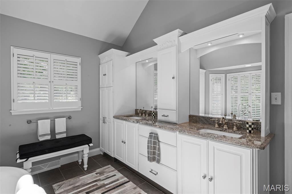 825 Greenwich Green Lane