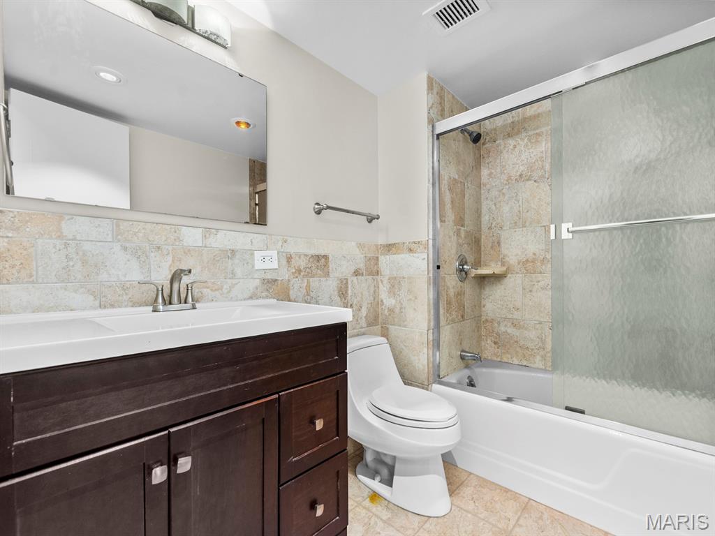 900 S Hanley Road Unit: 3D