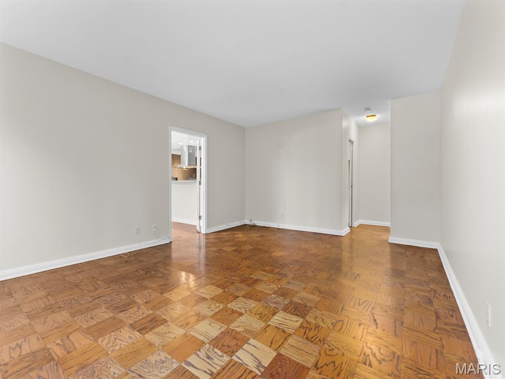 900 S Hanley Road Unit: 3D