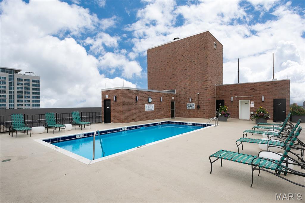 200 S Brentwood Boulevard Unit: 13F