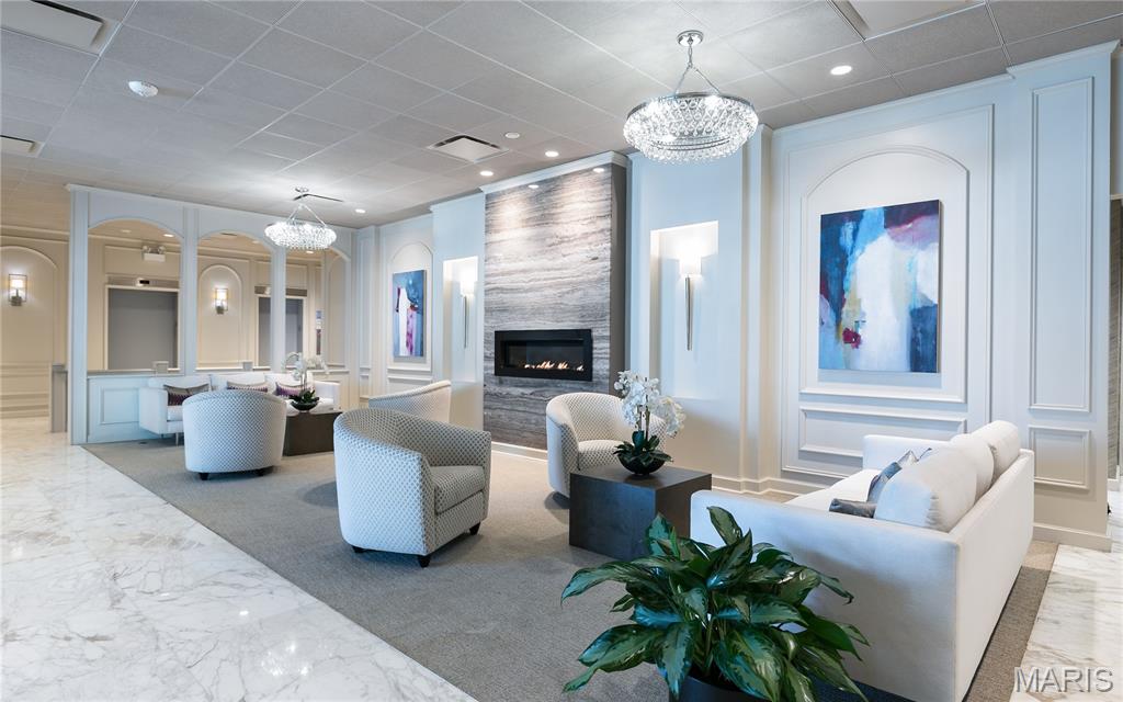 200 S Brentwood Boulevard Unit: 13F