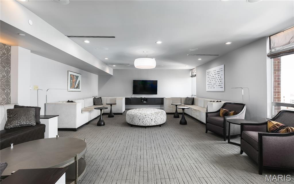 200 S Brentwood Boulevard Unit: 13F