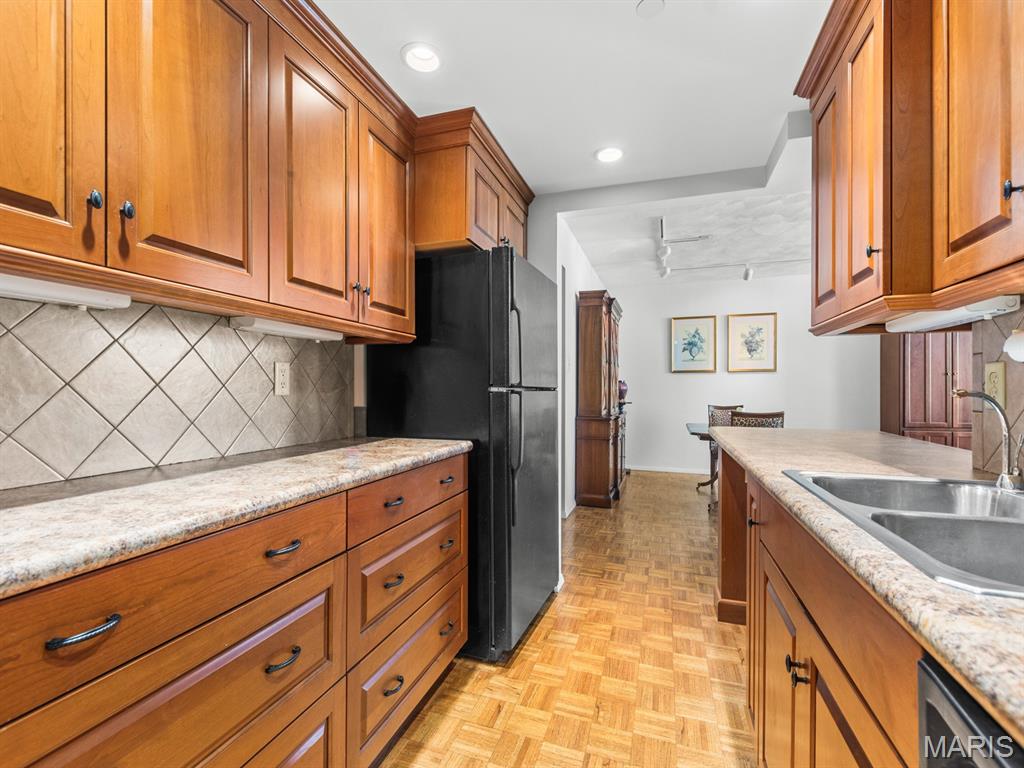 200 S Brentwood Boulevard Unit: 13F