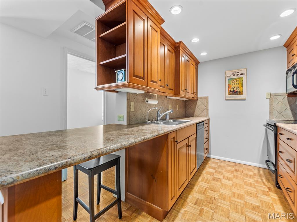 200 S Brentwood Boulevard Unit: 13F