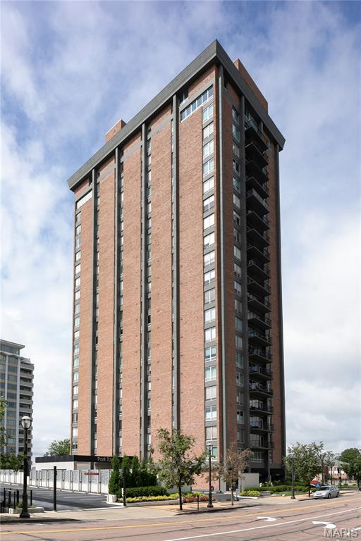 200 S Brentwood Boulevard Unit: 13F