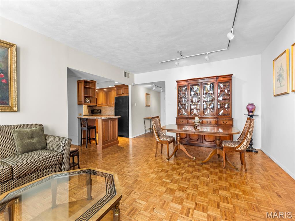200 S Brentwood Boulevard Unit: 13F