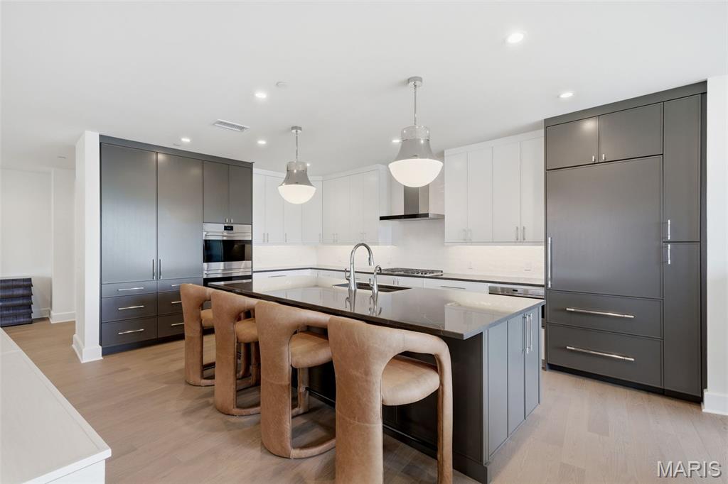 8250 Forsyth Boulevard Unit: 302