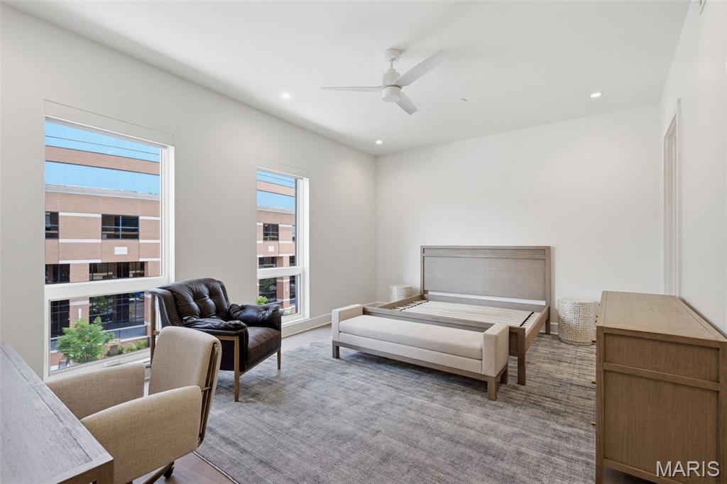 8250 Forsyth Boulevard Unit: 302