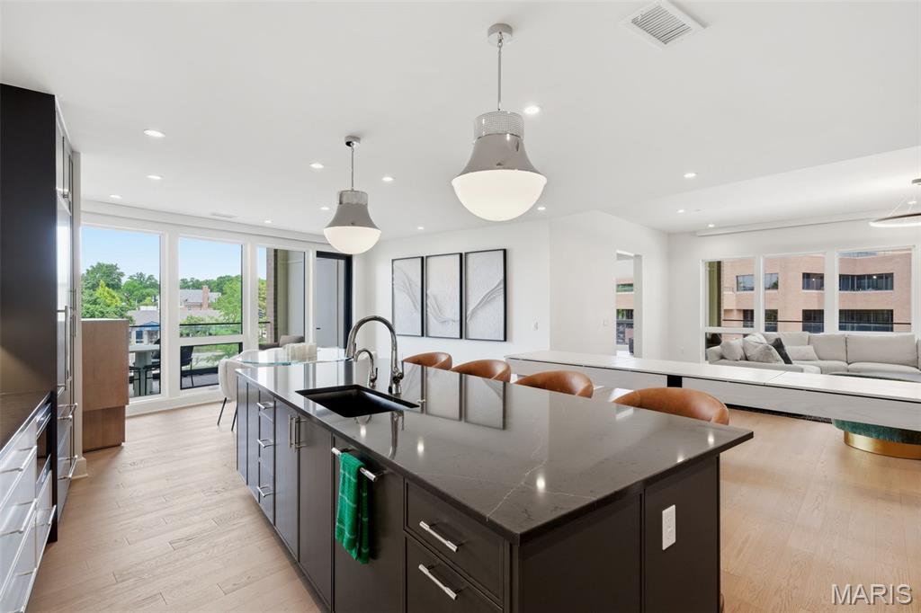 8250 Forsyth Boulevard Unit: 302