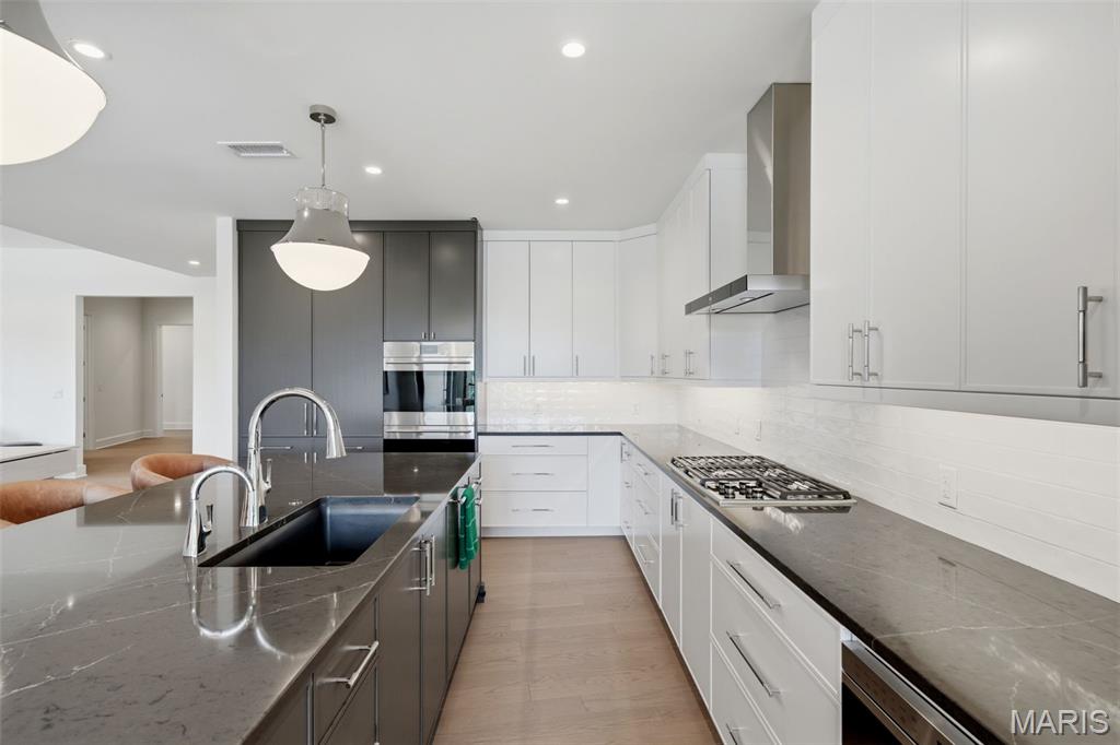 8250 Forsyth Boulevard Unit: 302