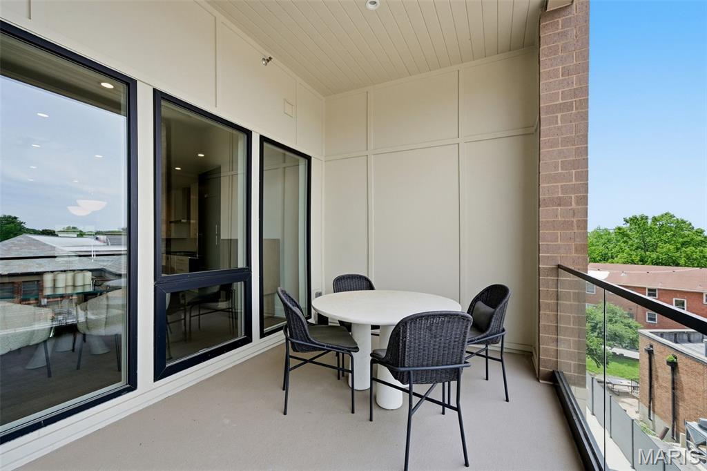 8250 Forsyth Boulevard Unit: 302