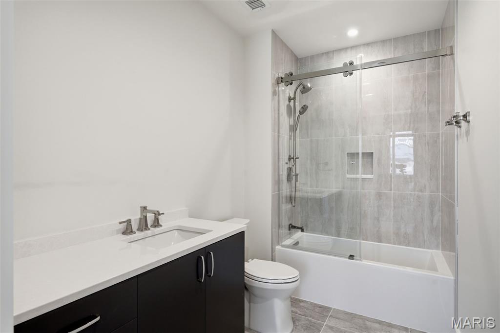8250 Forsyth Boulevard Unit: 302