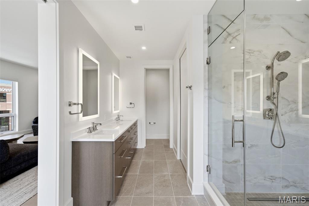 8250 Forsyth Boulevard Unit: 302