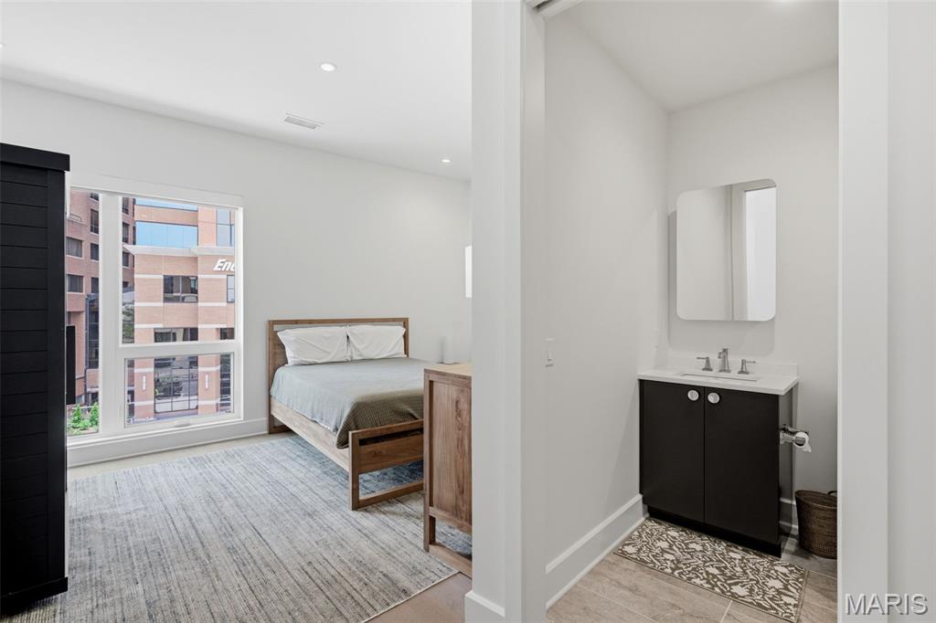 8250 Forsyth Boulevard Unit: 302