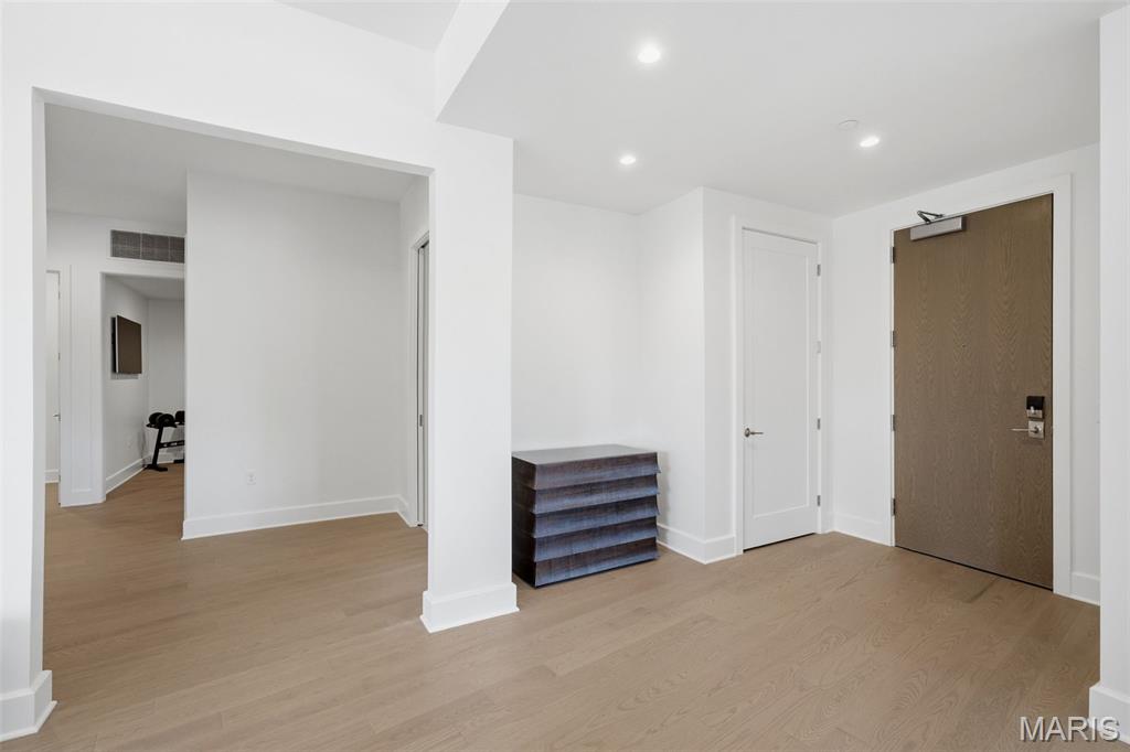 8250 Forsyth Boulevard Unit: 302