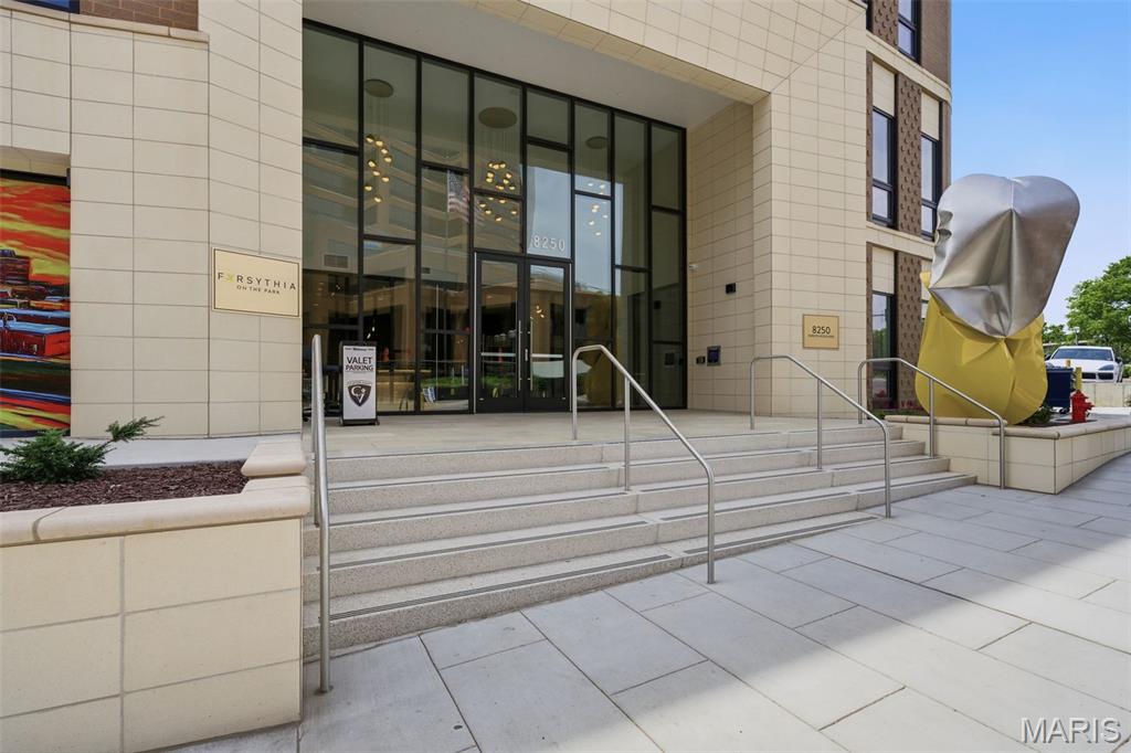 8250 Forsyth Boulevard Unit: 302