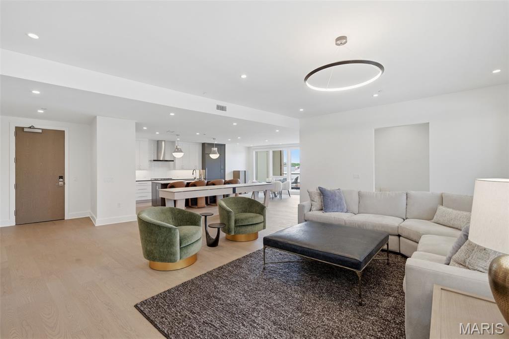 8250 Forsyth Boulevard Unit: 302