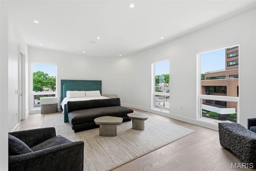 8250 Forsyth Boulevard Unit: 302