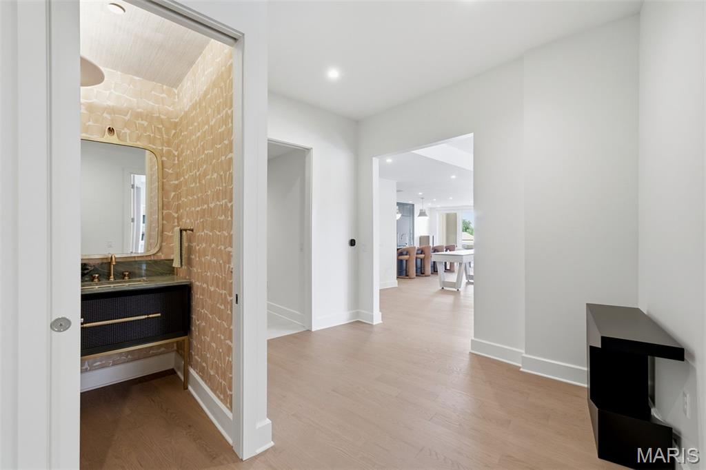 8250 Forsyth Boulevard Unit: 302
