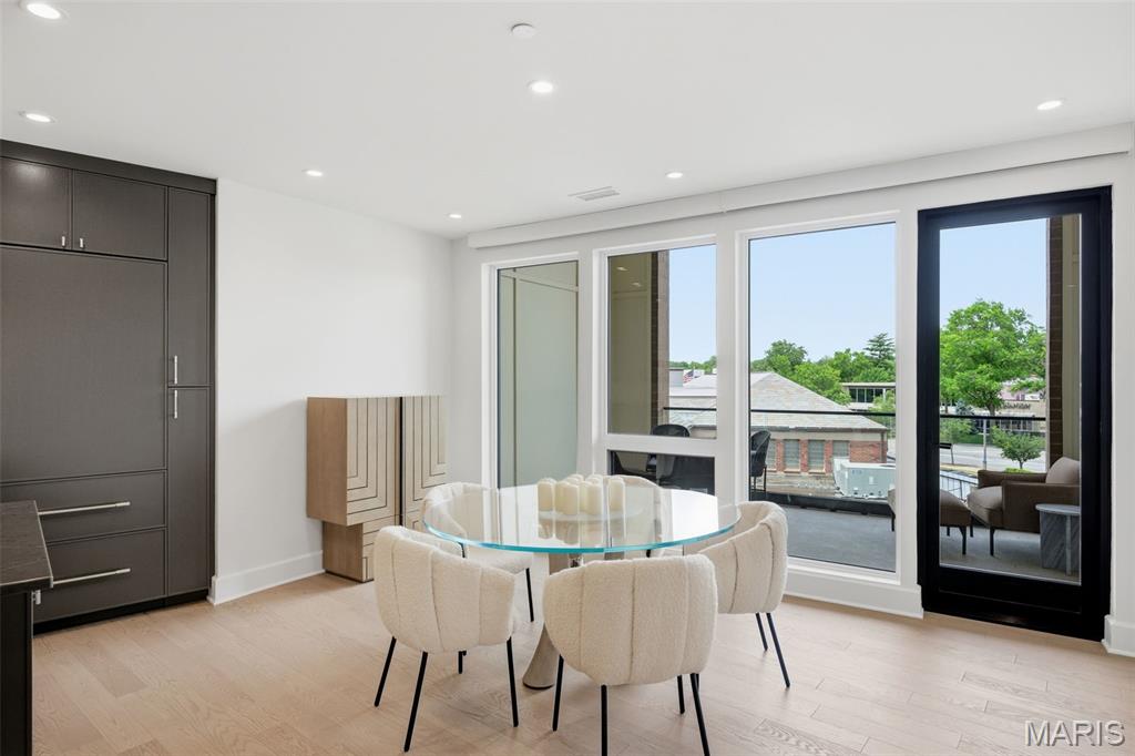 8250 Forsyth Boulevard Unit: 302