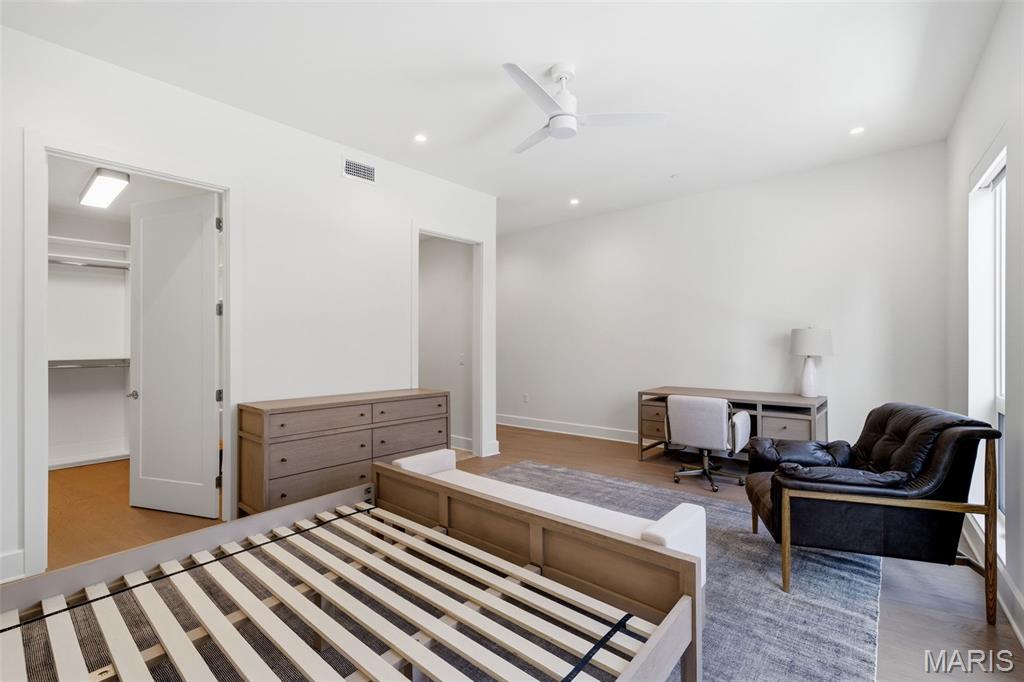 8250 Forsyth Boulevard Unit: 302