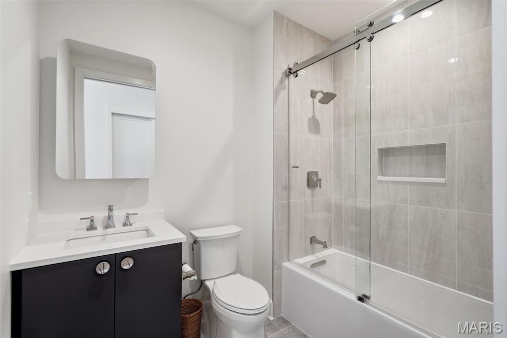 8250 Forsyth Boulevard Unit: 302