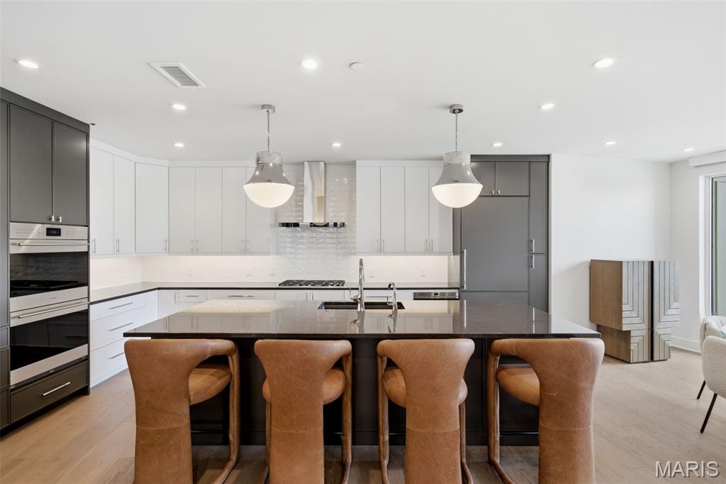 8250 Forsyth Boulevard Unit: 302