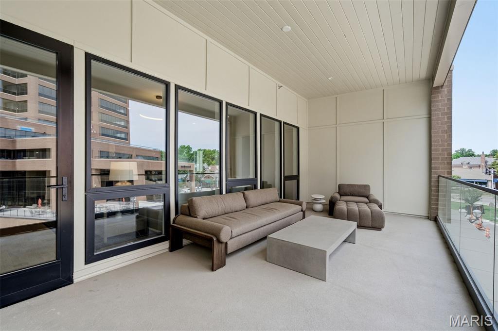 8250 Forsyth Boulevard Unit: 302