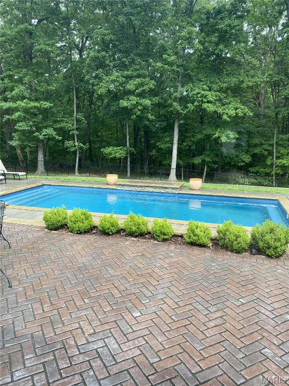 2 Woodridge Drive