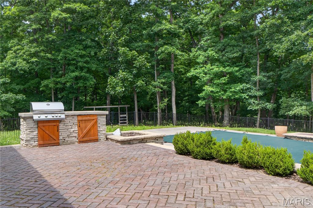 2 Woodridge Drive