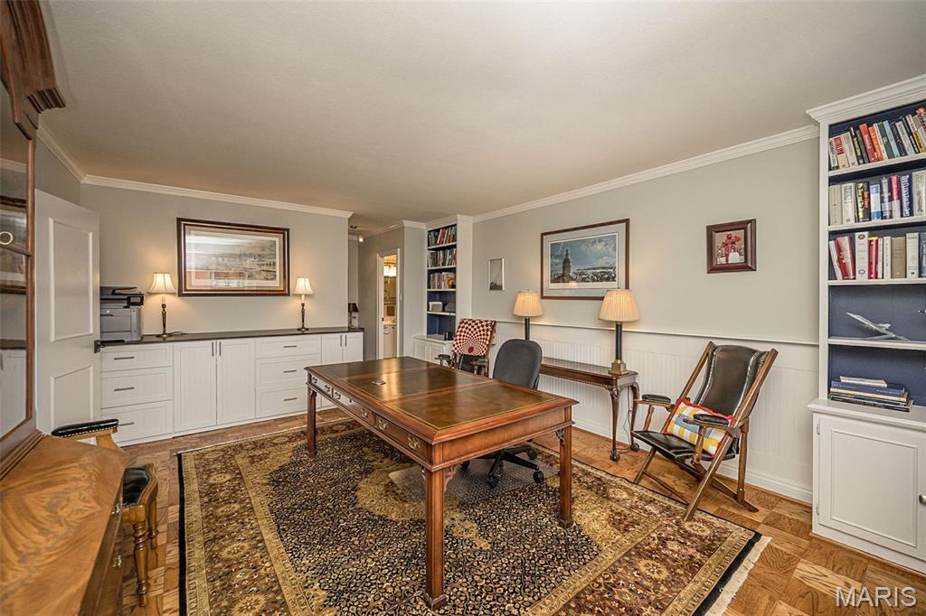 900 S Hanley Road Unit: 11D