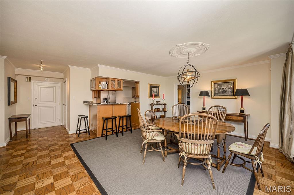 900 S Hanley Road Unit: 11D
