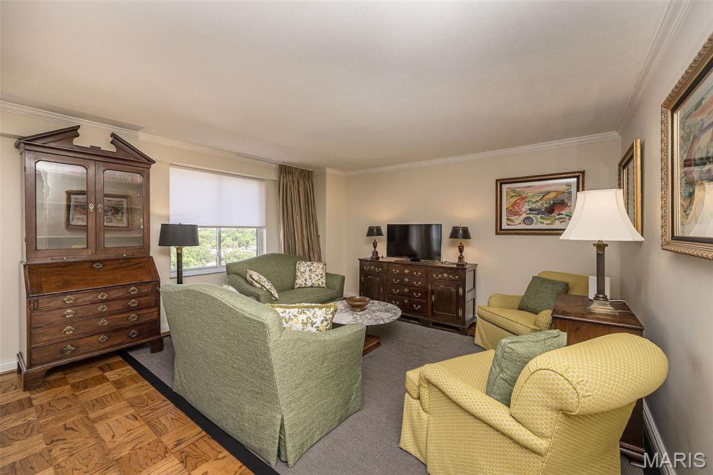 900 S Hanley Road Unit: 11D
