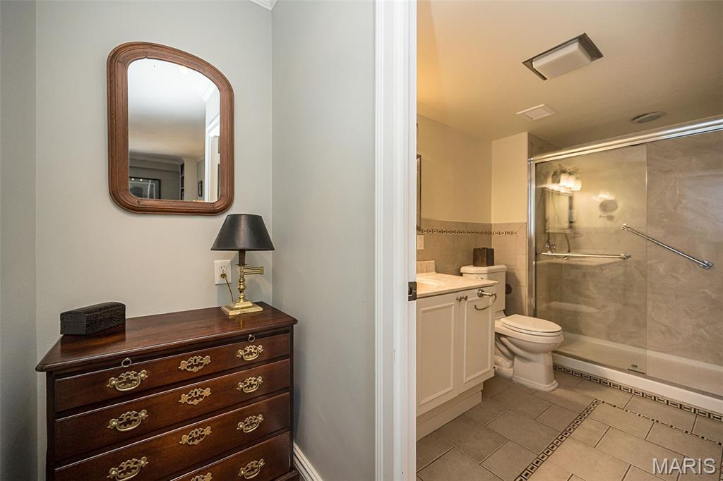 900 S Hanley Road Unit: 11D