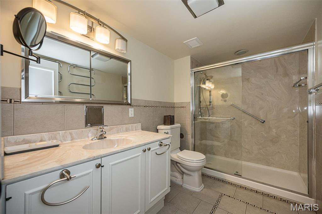 900 S Hanley Road Unit: 11D
