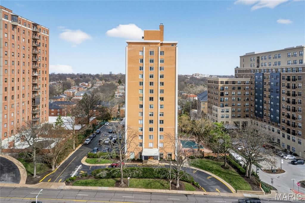 900 S Hanley Road Unit: 11D