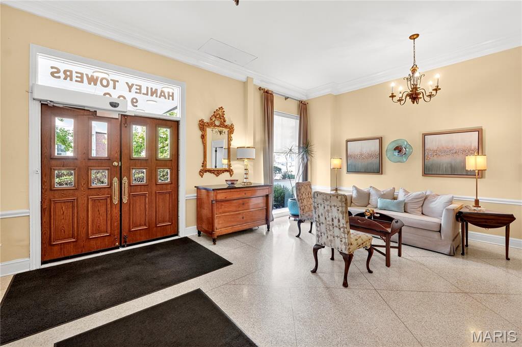 900 S Hanley Road Unit: 11D