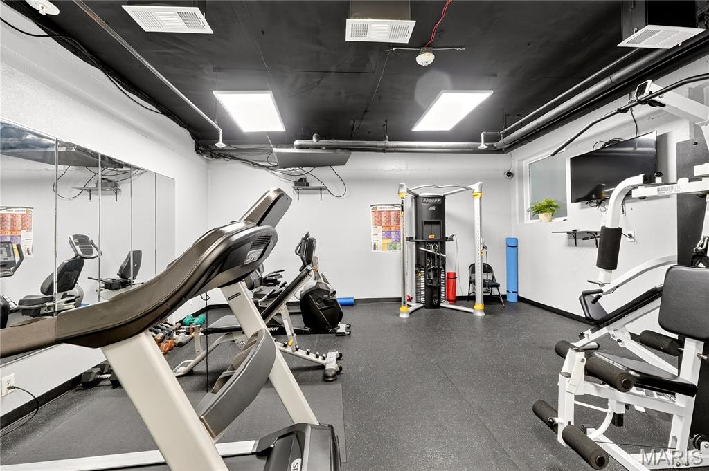 900 S Hanley Road Unit: 11D