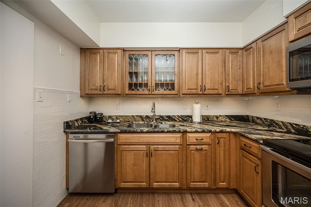 900 S Hanley Road Unit: 11D