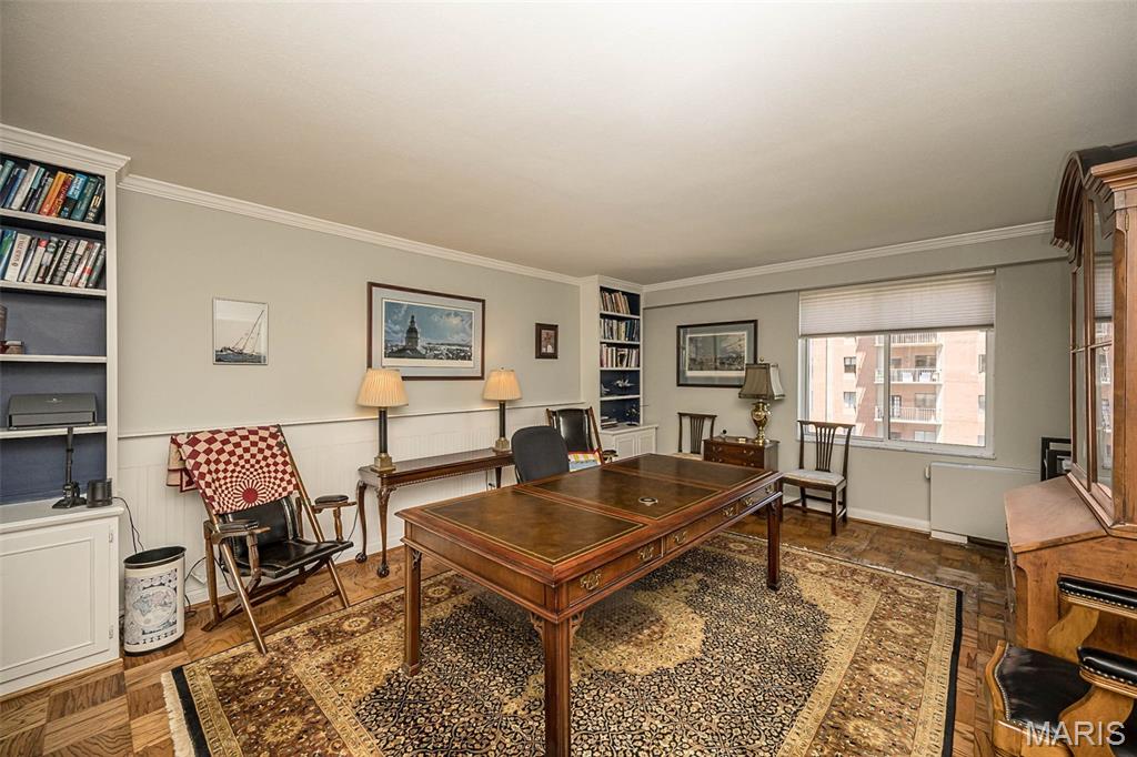 900 S Hanley Road Unit: 11D