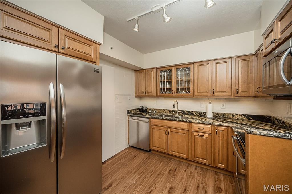 900 S Hanley Road Unit: 11D